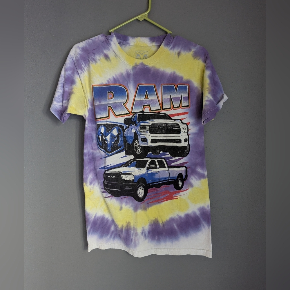 Ram brand t-shirt size small purple, yellow tie dye 17x15 x27 location z